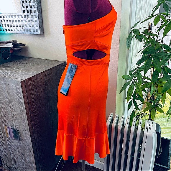BCBG MaxAzria One-Shoulder Cut Out Waist Mini Dress. Small. - Picture 5 of 6